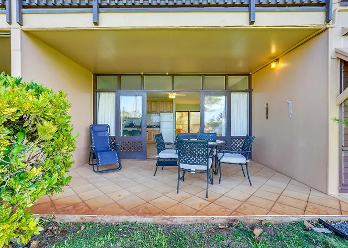 Walk To Beach: Ocean-View Maunaloa Studio